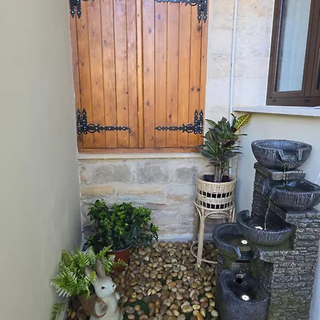 Xenonas Hiliostrofi * Anoyira