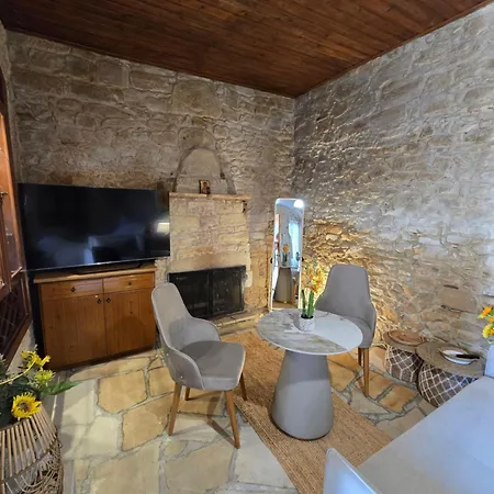 Xenonas Hiliostrofi منزل ريفي *