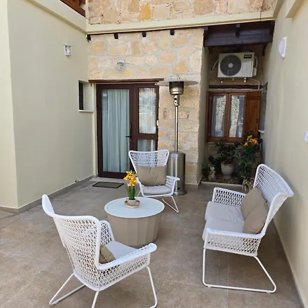 Xenonas Hiliostrofi * Anoyira