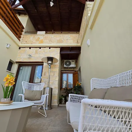 Xenonas Hiliostrofi * Anoyira