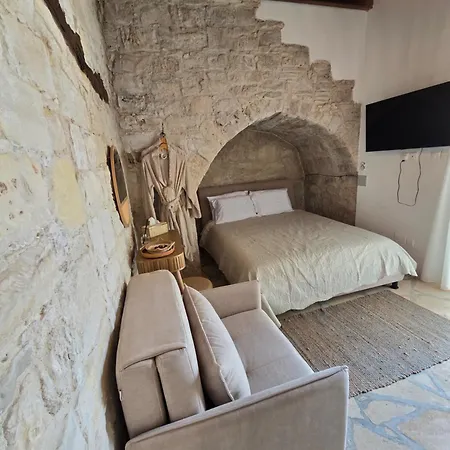 Xenonas Hiliostrofi Anoyira