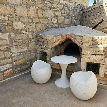 Xenonas Hiliostrofi *