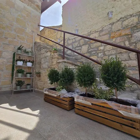 Xenonas Hiliostrofi * Anoyira