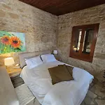 Xenonas Hiliostrofi Kır Evi
