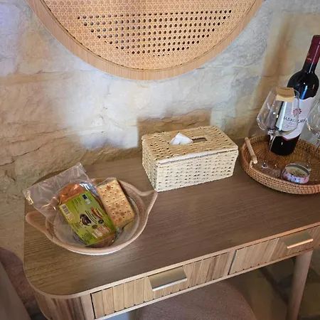 Xenonas Hiliostrofi * Anoyira