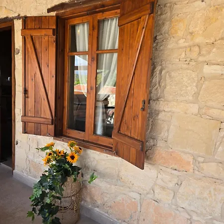 Xenonas Hiliostrofi * Anoyira