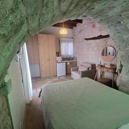 Xenonas Hiliostrofi *