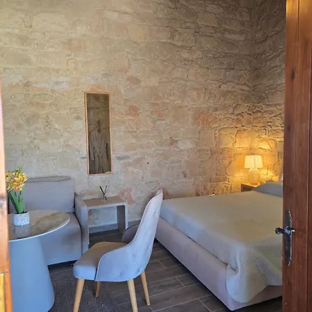 Xenonas Hiliostrofi *