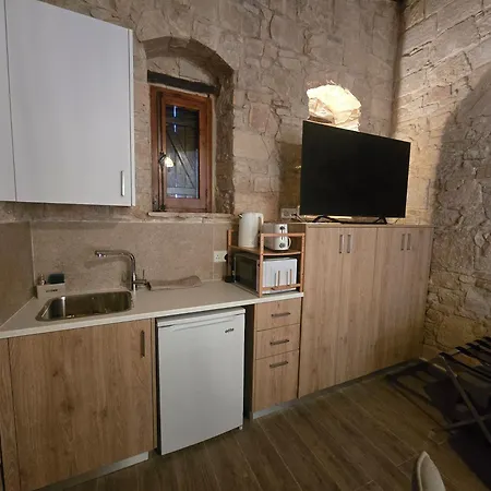 Xenonas Hiliostrofi *