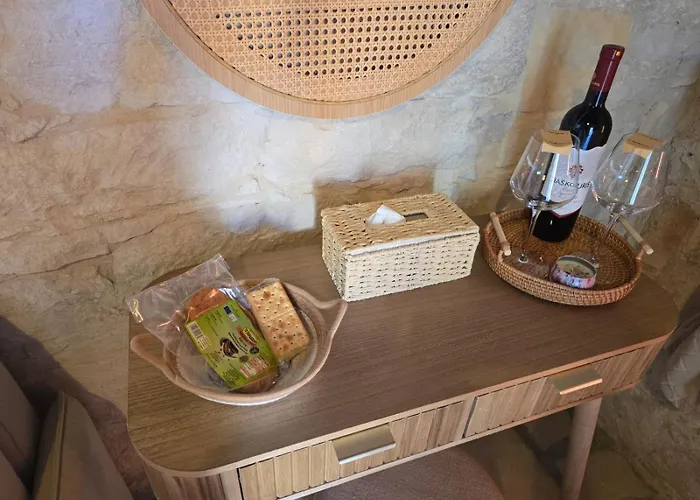 Xenonas Hiliostrofi * Anoyira