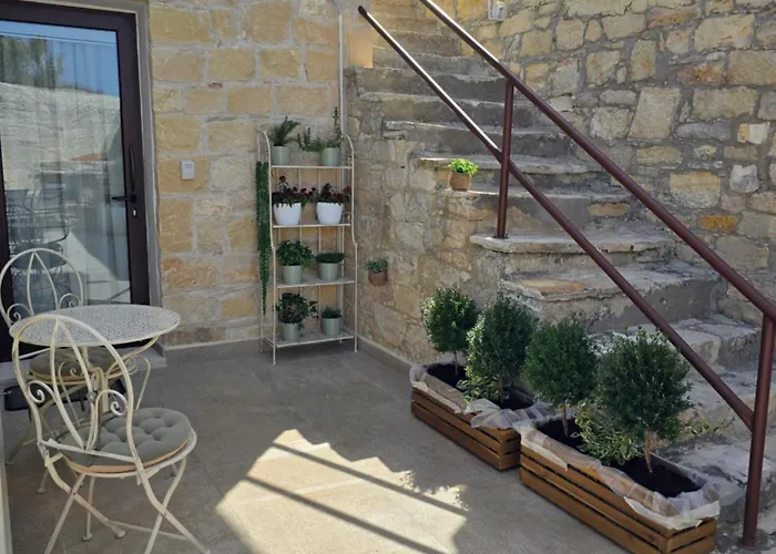 Xenonas Hiliostrofi Anoyira