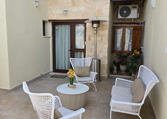 Xenonas Hiliostrofi * Anógira