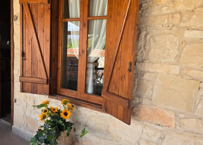 Xenonas Hiliostrofi * Anógira