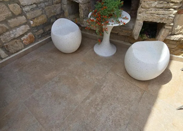 Xenonas Hiliostrofi Casa de Campo Anoyira