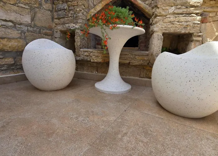 Xenonas Hiliostrofi * Anoyira