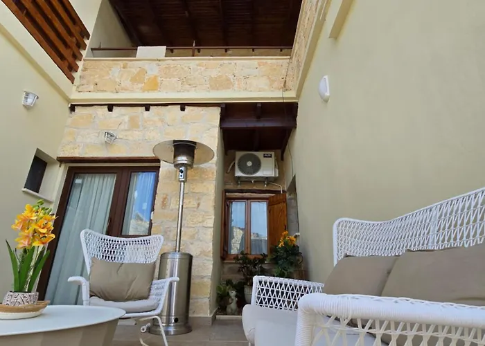 Xenonas Hiliostrofi * Anógira