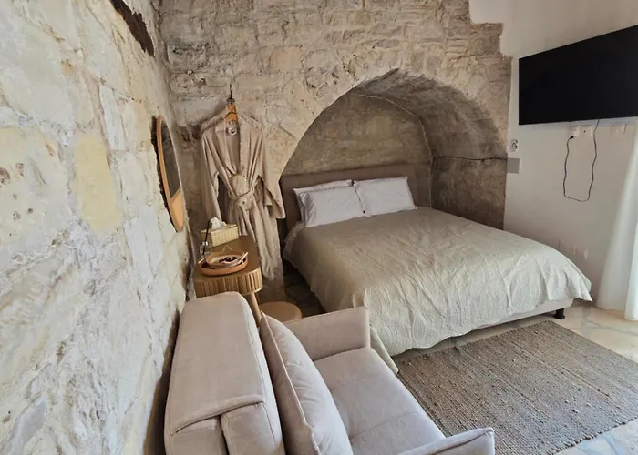 Xenonas Hiliostrofi Anógira