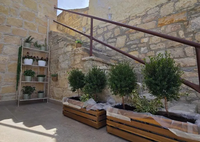 Xenonas Hiliostrofi * Anoyira